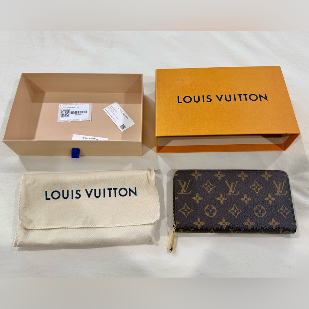 Louis Vuitton Monogram Zippy Wallet